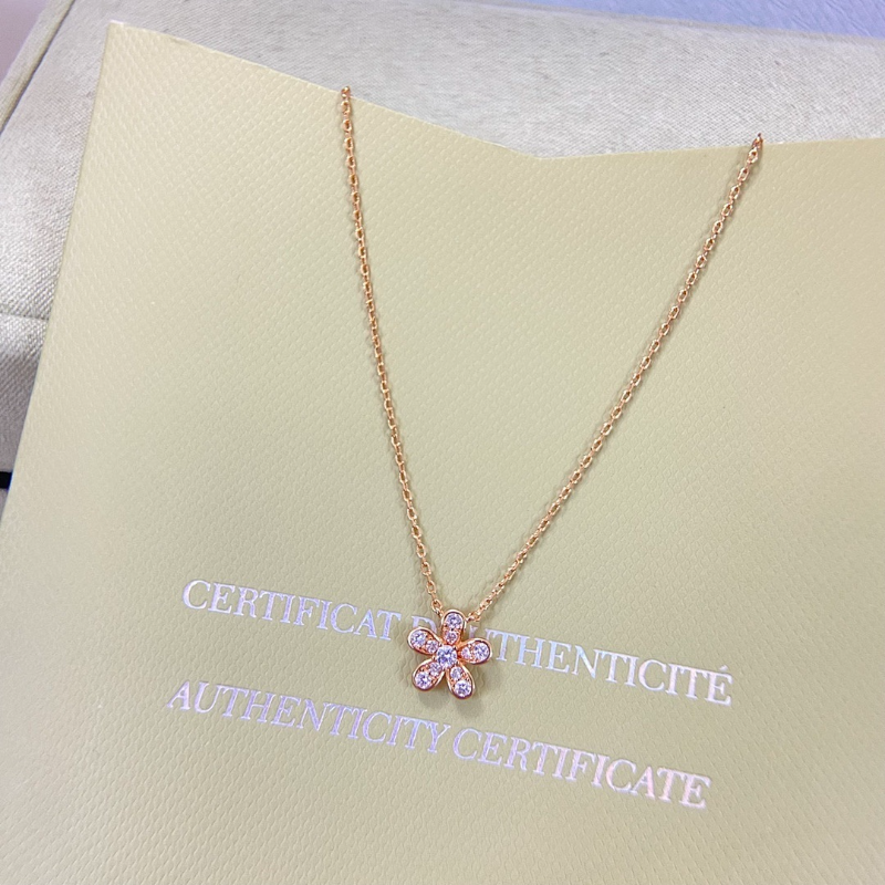 VAN46 Women's new product: diamond studded flower necklace and jewelry