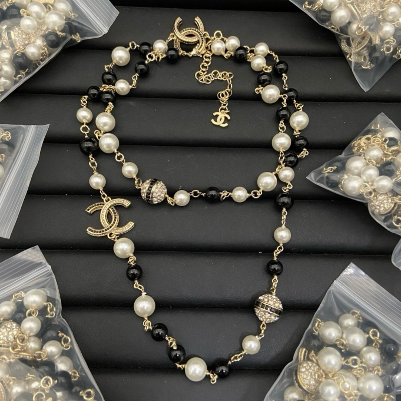 CHN116 Women's black and white round pearl sweater chain jewelry