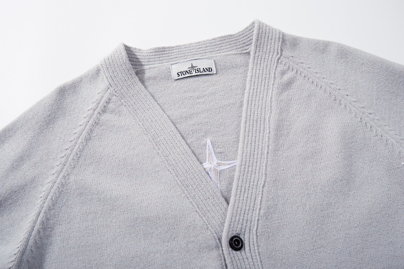 STC27 Men's and Women's V-neck Button Double Pocket Ribbed Edge Back Logo Embroidered Knitted Sweater Clothing
