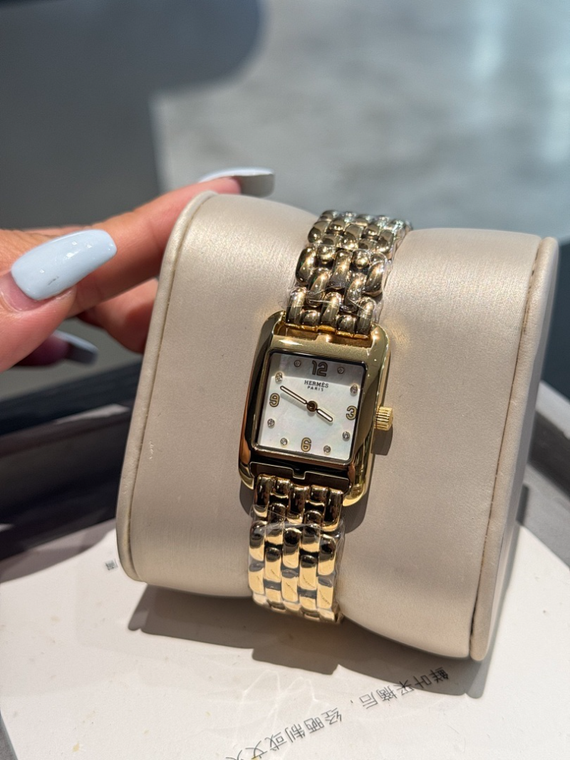 HW1 Women's new versatile 23x23mm watch