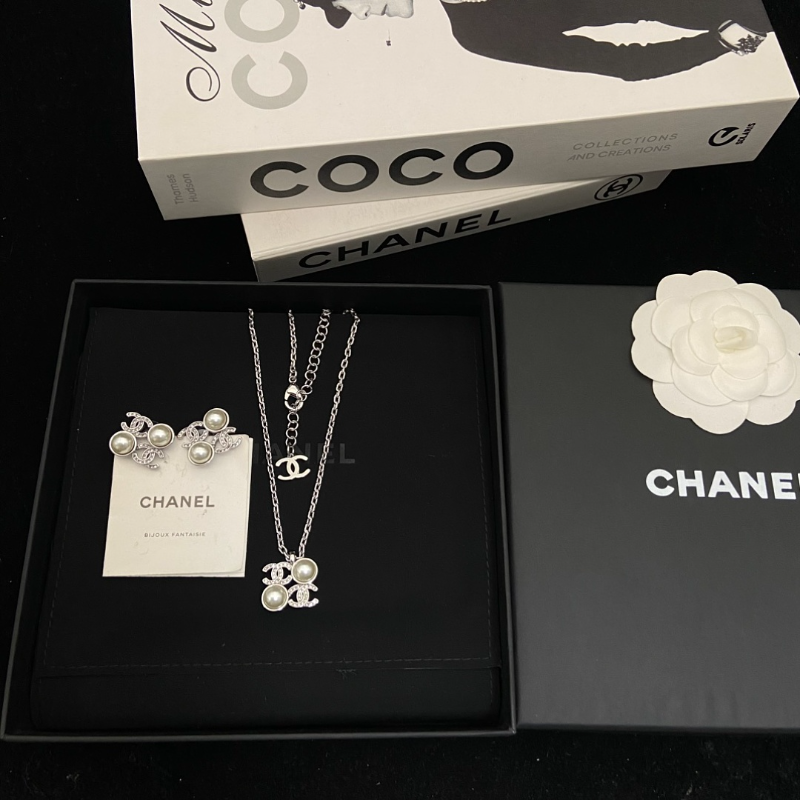 CHN103 Women's New Fashion Pearl Double C Earnail Necklace Set Jewelry