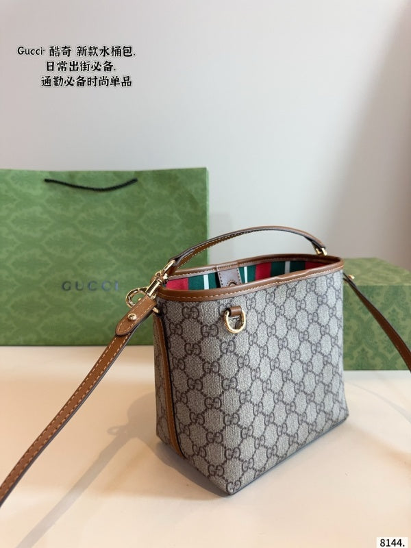 AGP8 Handbag Bag 21-9-20CM pillow Bags With Box