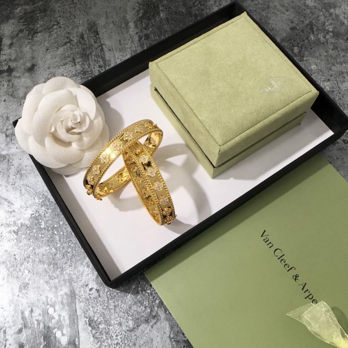 VAB7 Fashionable high quality four leaf flower bracelet gold plated Jewelry