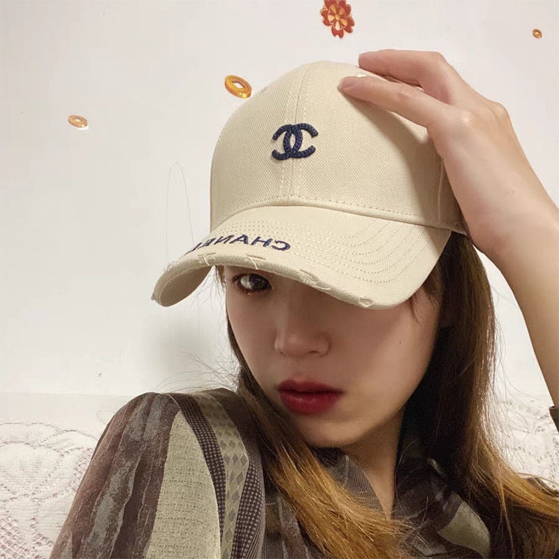 CHH7 Simple baseball cap with ripped brim