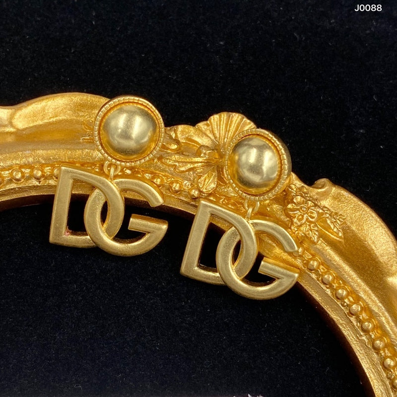 DGE2 Woman fashion alloy earrings Jewelry