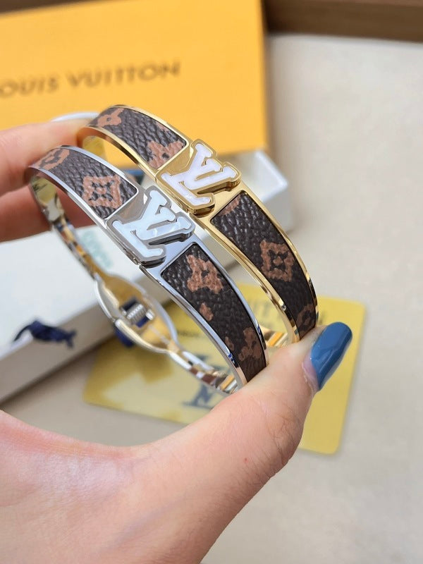 S462 Women's Titanium Steel Flower Leather Bracelet Jewelry