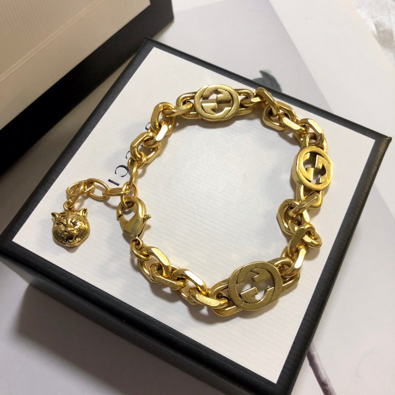 GUN4 lassic necklace and bracelet jewellery set