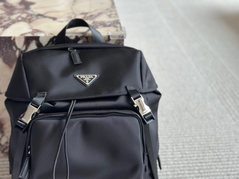 PBM8 Backpack for men and women 43*27cm