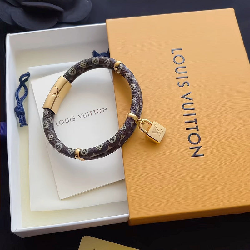 S437 Titanium steel patterned leather lock head bracelet jewelry