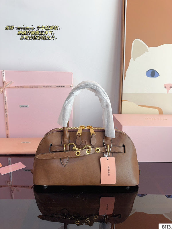 MMIB3 A vintage leather bag measuring 32*11*16cm