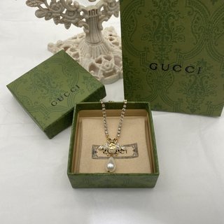 GUN6 Little bee Pearl pendant necklace
