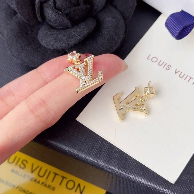 A1126 Women's new fashion stud earrings jewelry