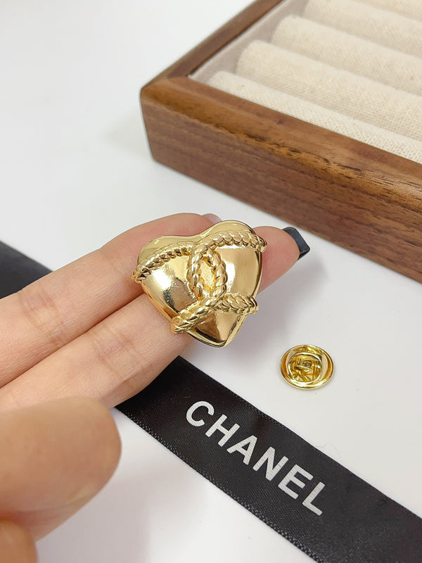 D179 Heart brooch jewelry