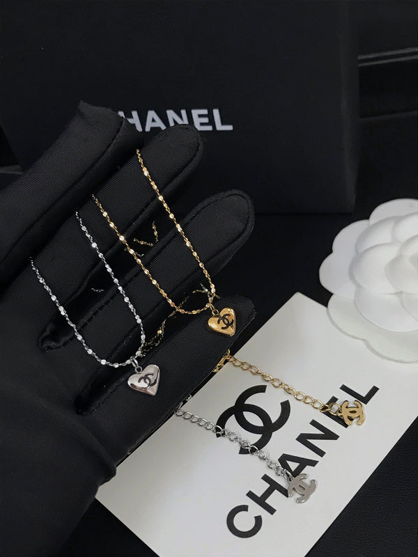 X596 Women's heart-shaped drip necklace jewelry