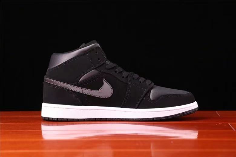 AJS32 Classic leather high quality with box size 40-46 for men