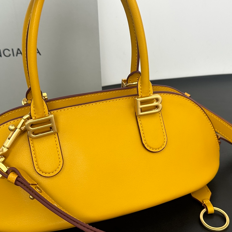 LBP13 bag 30-13-16cm Handbag