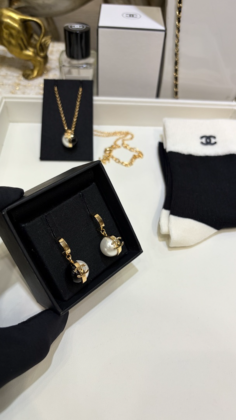 CHE83 Women's black and white pearl pendant earrings and jewelry