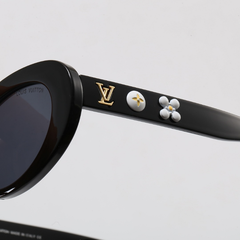 6023 Sunglasses with box