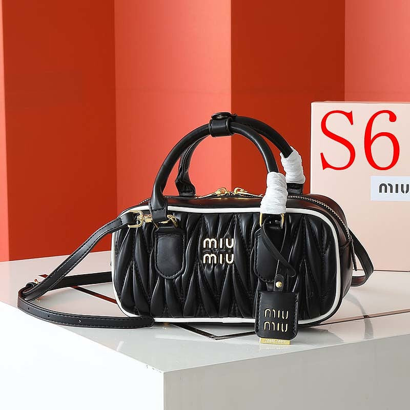 LMP23 bag 23-12-9cm Hand bag
