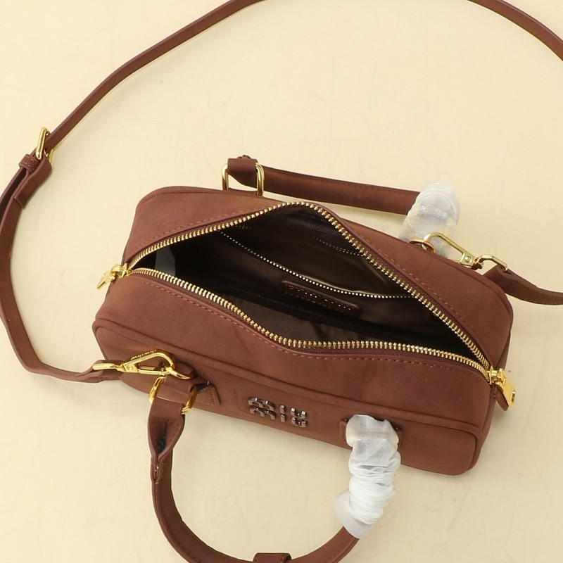 LMP21 bag 22-8-11cm Hand bag