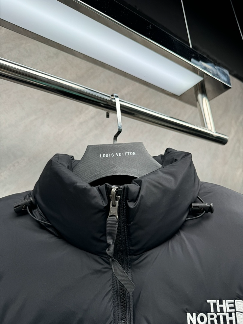 105933  Men's and women's classic down jacket from the north clother