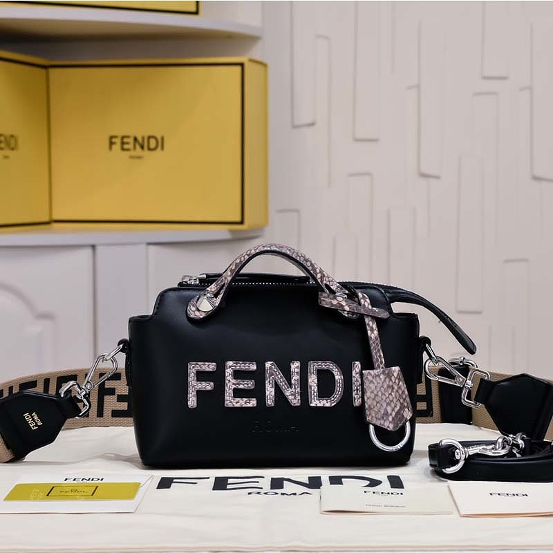 LFP33 bag 20cm Shoulder bags