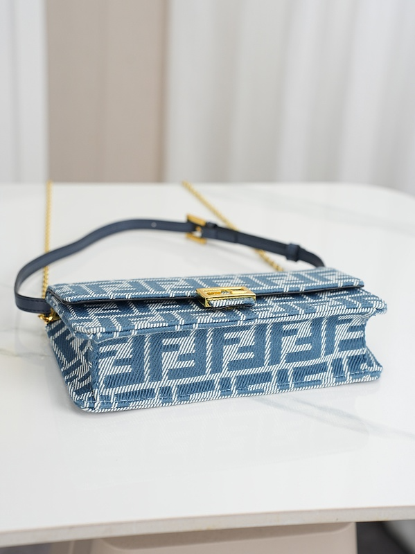 LFP53 bag 21-5-11.5cm Shoulder bags