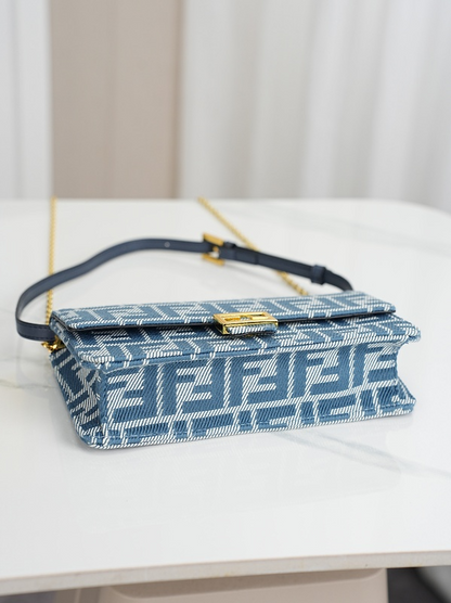 LFP53 bag 21-5-11.5cm Shoulder bags