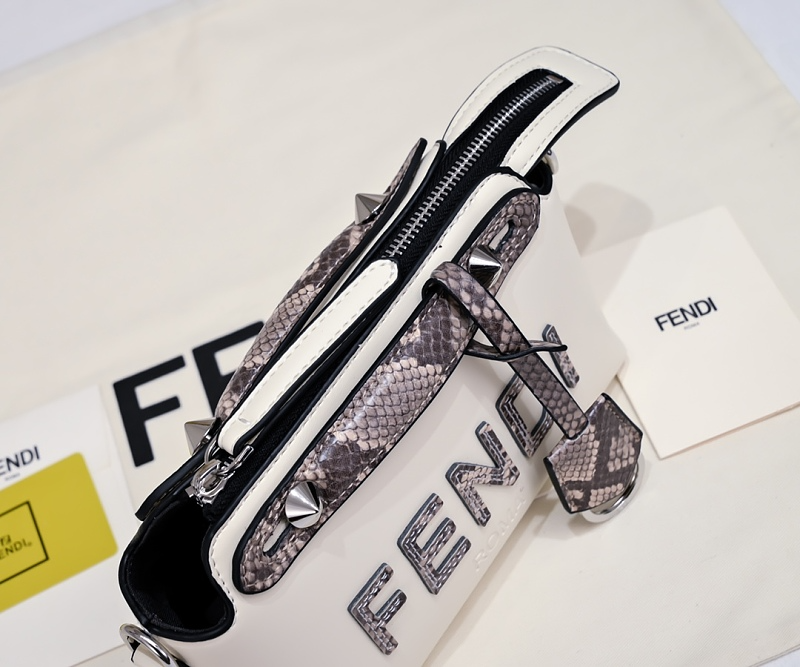 LFP33 bag 20cm Shoulder bags
