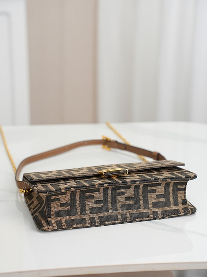 LFP53 bag 21-5-11.5cm Shoulder bags