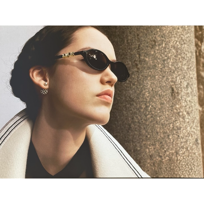 5630  Sunglasses with box