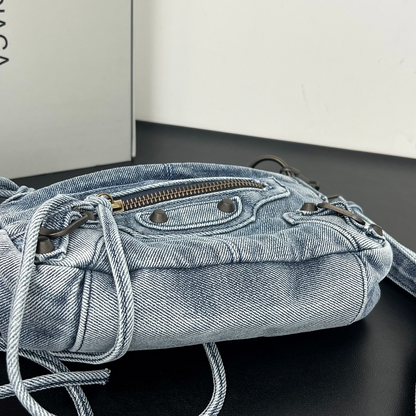 LBP18 Bag 27.9×19×13.9cm Shoulder bags