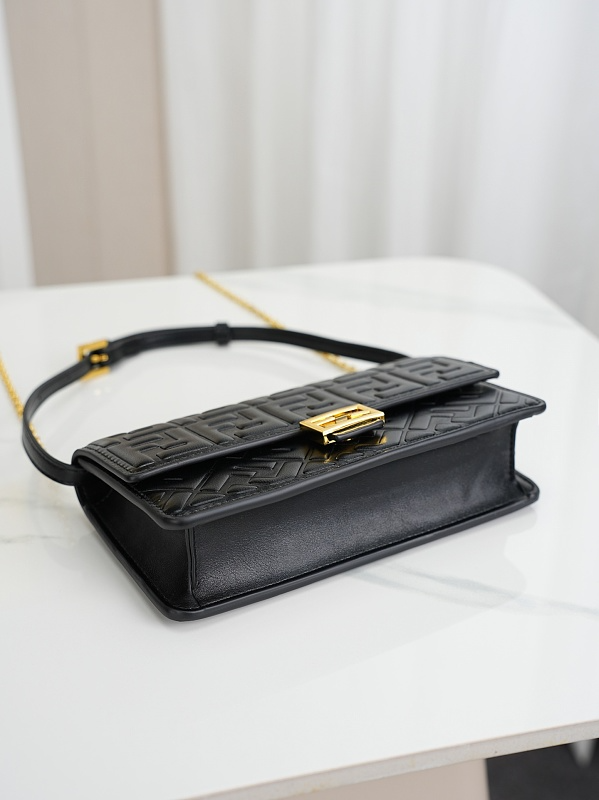 LFP53 bag 21-5-11.5cm Shoulder bags