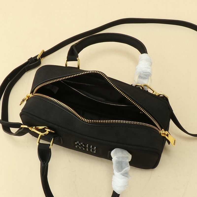 LMP21 bag 22-8-11cm Hand bag