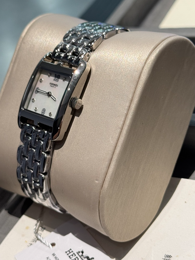 HW1  Women's new versatile 23x23mm watch
