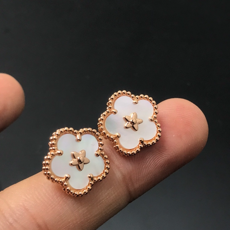 VAE60  Women's New Plum Blossom White Shell Earnail Jewelry