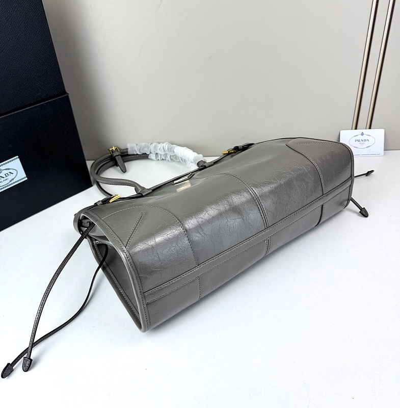 LPP43 bag 38-25-13cm Hand bag