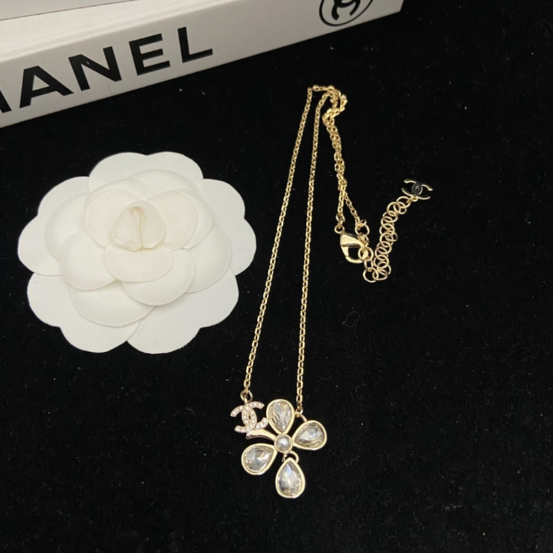 CHN104  Women's new four leaf clover crystal diamond necklace jewelry