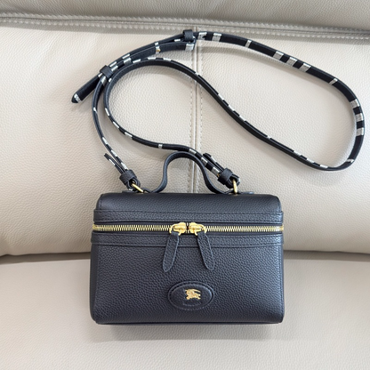 LBP18  Bag 19.5-8-15CM Shoulder bag