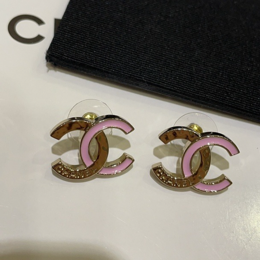 CHE87  Women's 24B Pink Enamel Splicing Double C Earnail Jewelry