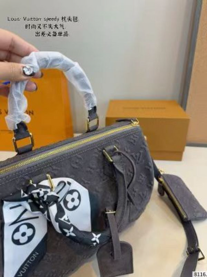 MLB9   New casual versatile 30 * 17 * 21cm pillow bag