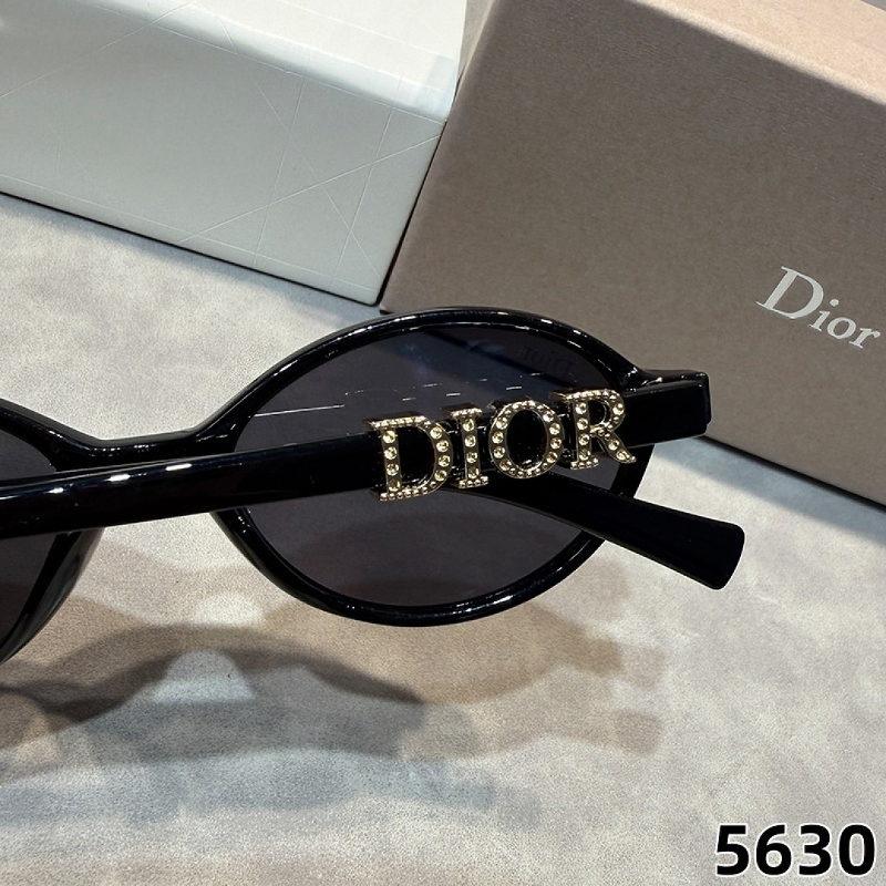 5630  Sunglasses with box
