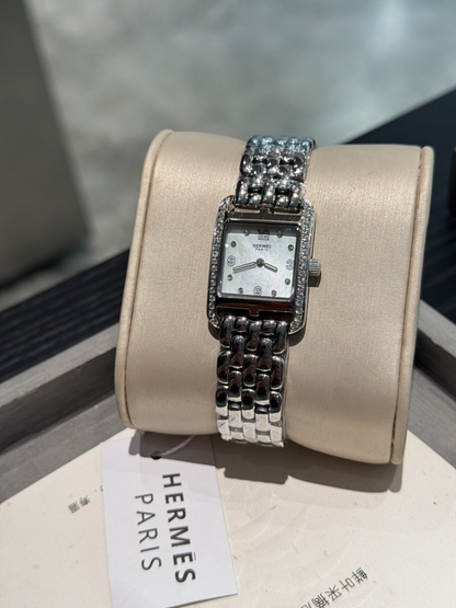 HW1  Women's new versatile 23x23mm watch