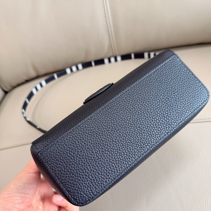 LBP18  Bag 19.5-8-15CM Shoulder bag