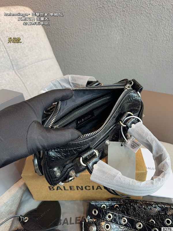 MBP1 bag 21-10-12CM Handbag