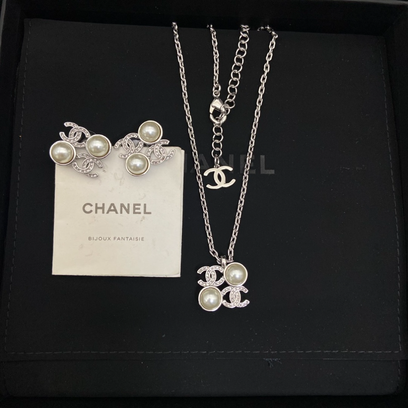 CHN103  Women's New Fashion Pearl Double C Earnail Necklace Set Jewelry