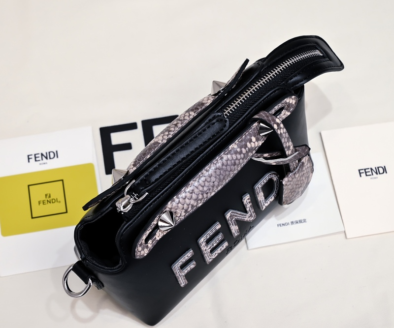 LFP33 bag 20cm Shoulder bags
