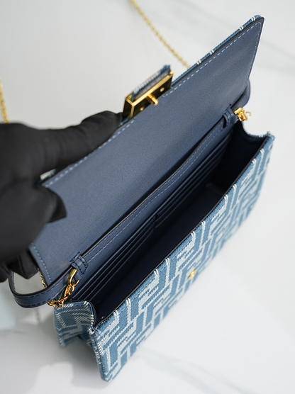 LFP53 bag 21-5-11.5cm Shoulder bags