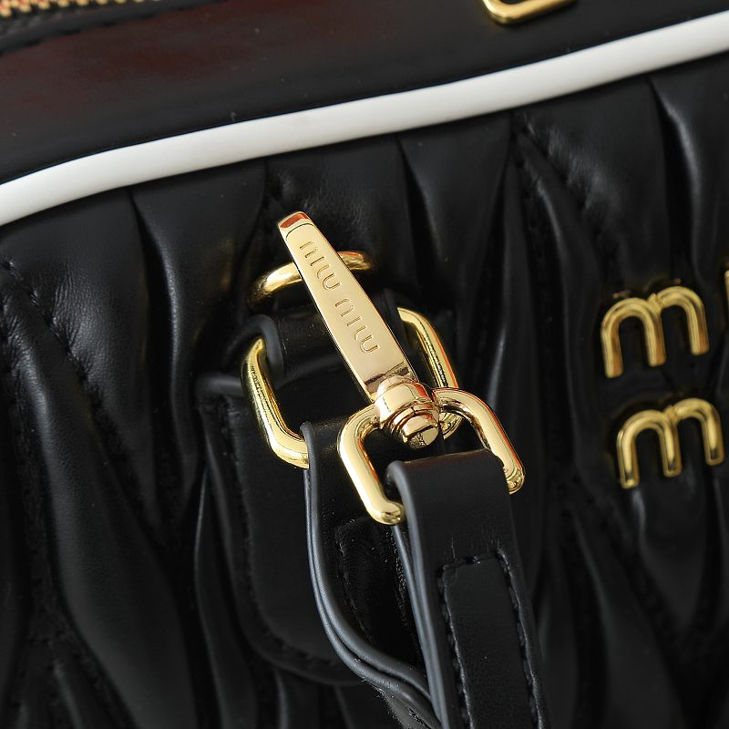 LMP23 bag 23-12-9cm Hand bag