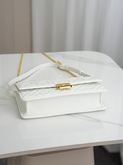 LFP53 bag 21-5-11.5cm Shoulder bags